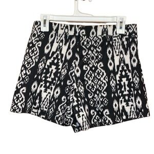 •ABOUT A GIRL•NWOT BLACK & WHITE ABSTRACT PATTERN SKORT SIZE LARGE